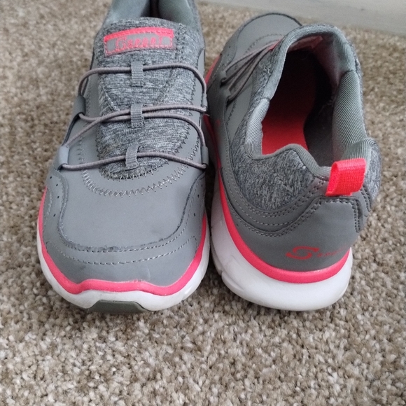 Skechers - Picture 4 of 6